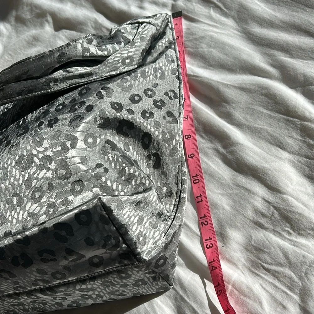 Tahari Hobo Pewter Leopard Tote Bag New With Tags Red Interior Padded Strap